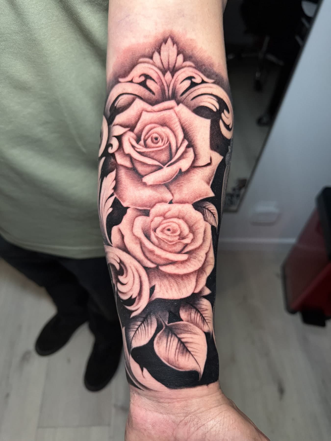 Pair of roses with filigree — black & gray forearm piece